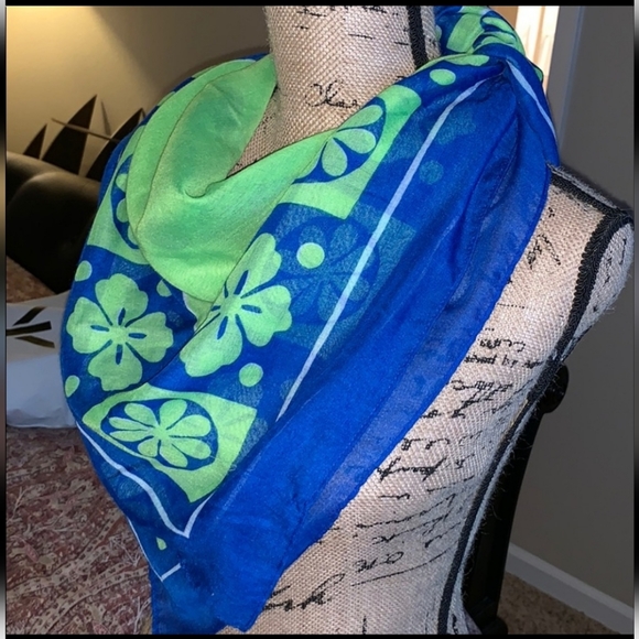 Hollister Hawaiian Scarf Blue Green shamrock - Picture 5 of 5